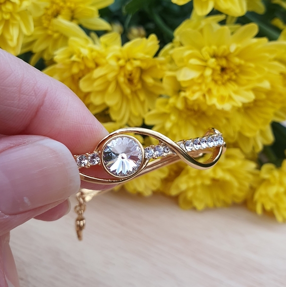 Gold Swarovski Crystal Bracelet - Picture 9 of 9